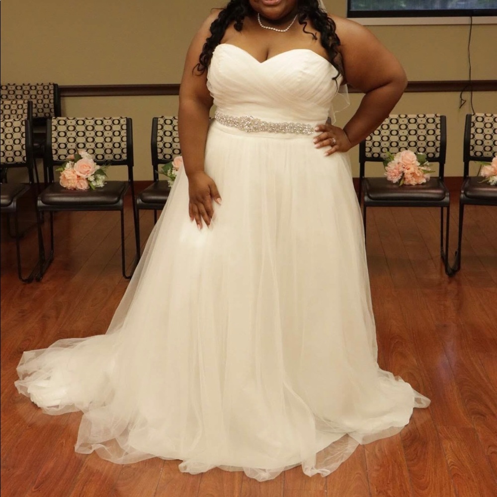 🚨FLASH SALE🚨 Plus David Bridals Wedding Dress